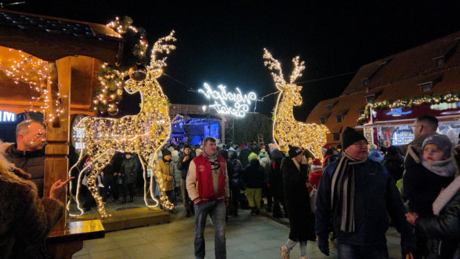 Miasto rozbłysło świąteczną magią! Tłumy na wielkim otwarciu Bydgoskiego Jarmarku Świątecznego