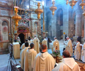 Patriarcha Jerozolimy w Wigilię Paschalną: Bóg usuwa kamienie wojen