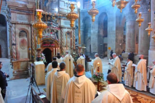 Patriarcha Jerozolimy w Wigilię Paschalną: Bóg usuwa kamienie wojen