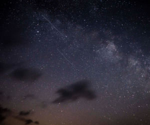 Spadną z nieba w nocy. Rój meteorów nad Polską jeszcze w kwietniu!
