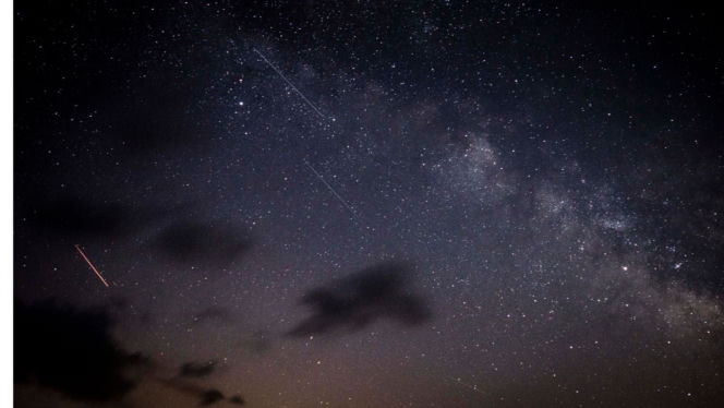 Spadną z nieba w nocy. Rój meteorów nad Polską jeszcze w kwietniu!
