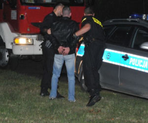 Chciał z dzieckiem wyskoczyć przez okno