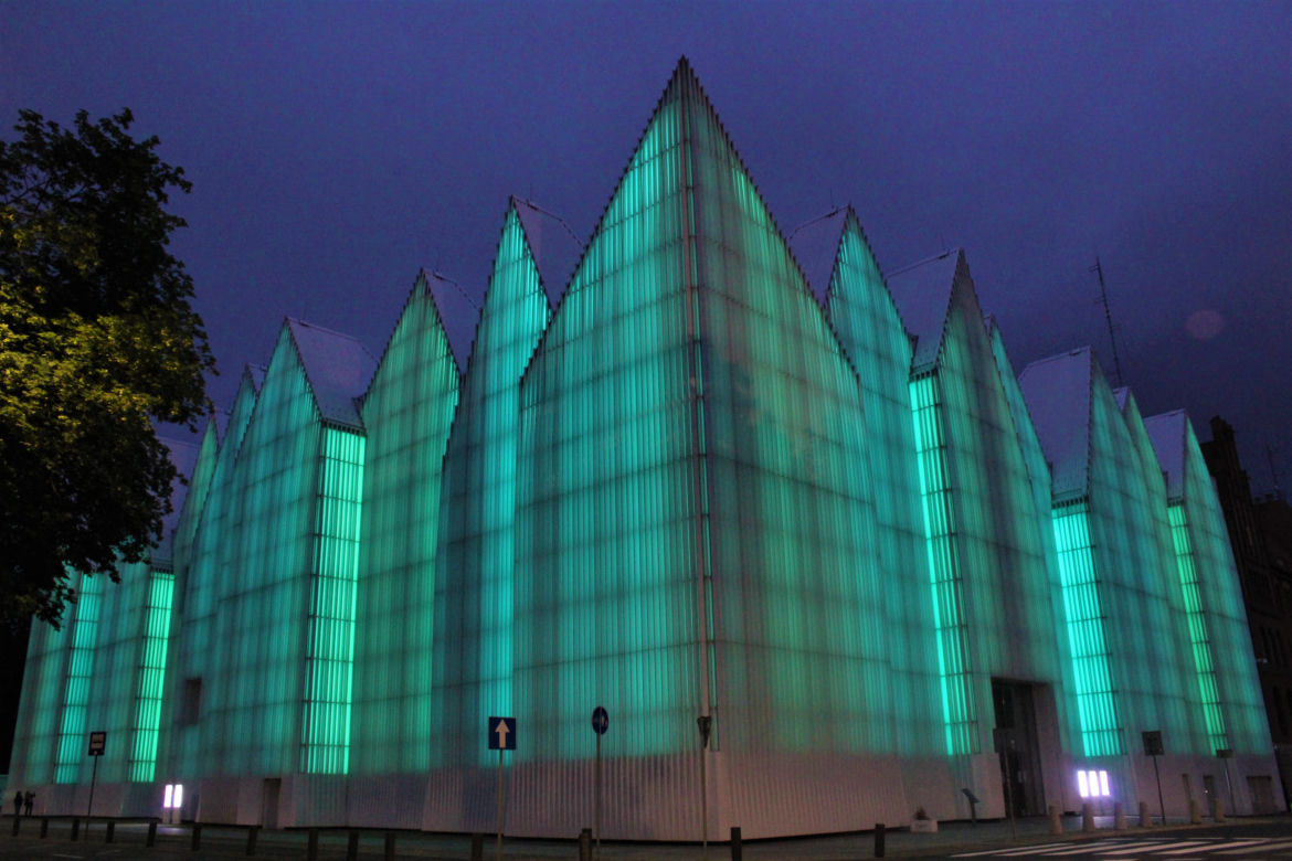 Pokaz iluminacji Filharmonii w Szczecinie z okazji Święta Muzyki