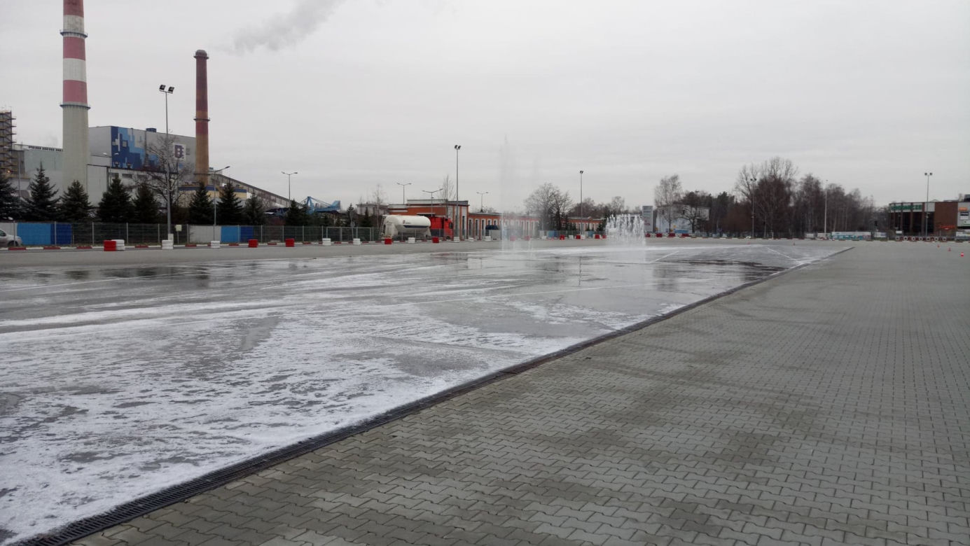 Na drogach ślisko. Jest więcej wypadków. Jak temu zapobiec?