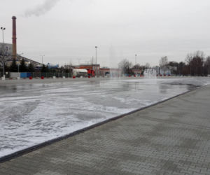 Na drogach ślisko. Jest więcej wypadków. Jak temu zapobiec?