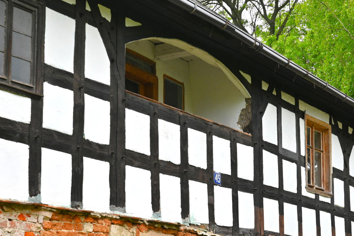 Szachulcowa loggia w domu w Twardocicach