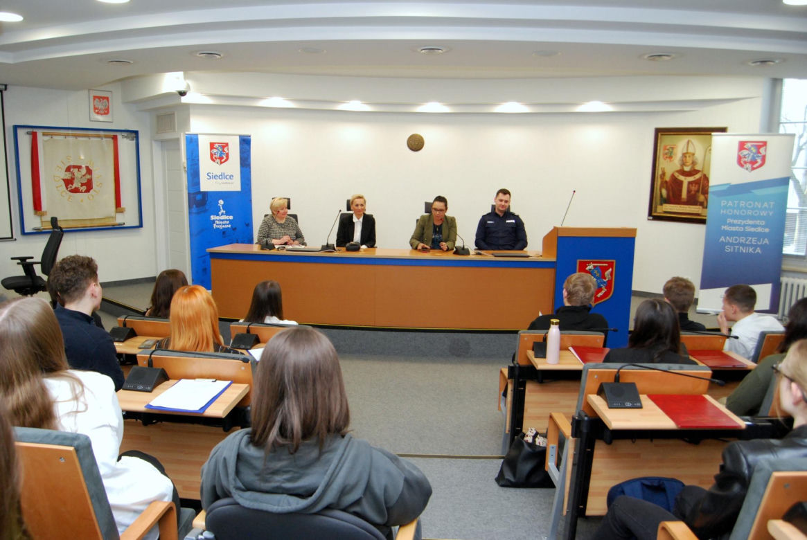 Debata młodzieży odbyła się w ramach kampanii profilaktycznej „Widzę – Rozmawiam – Reaguję”