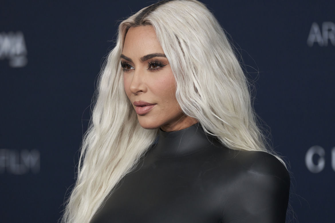 Kim Kardashian wyda milion dolarów na prezenty dla dzieci! Bajeczne Święta w rezydencji gwiazdy "przyjaciel rodziny" ujawnia ze wyda az tyle na 4 dzieci