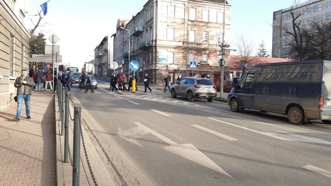 Stop podwyżkom za wodę! Uliczny protest mieszkańców Tarnowa