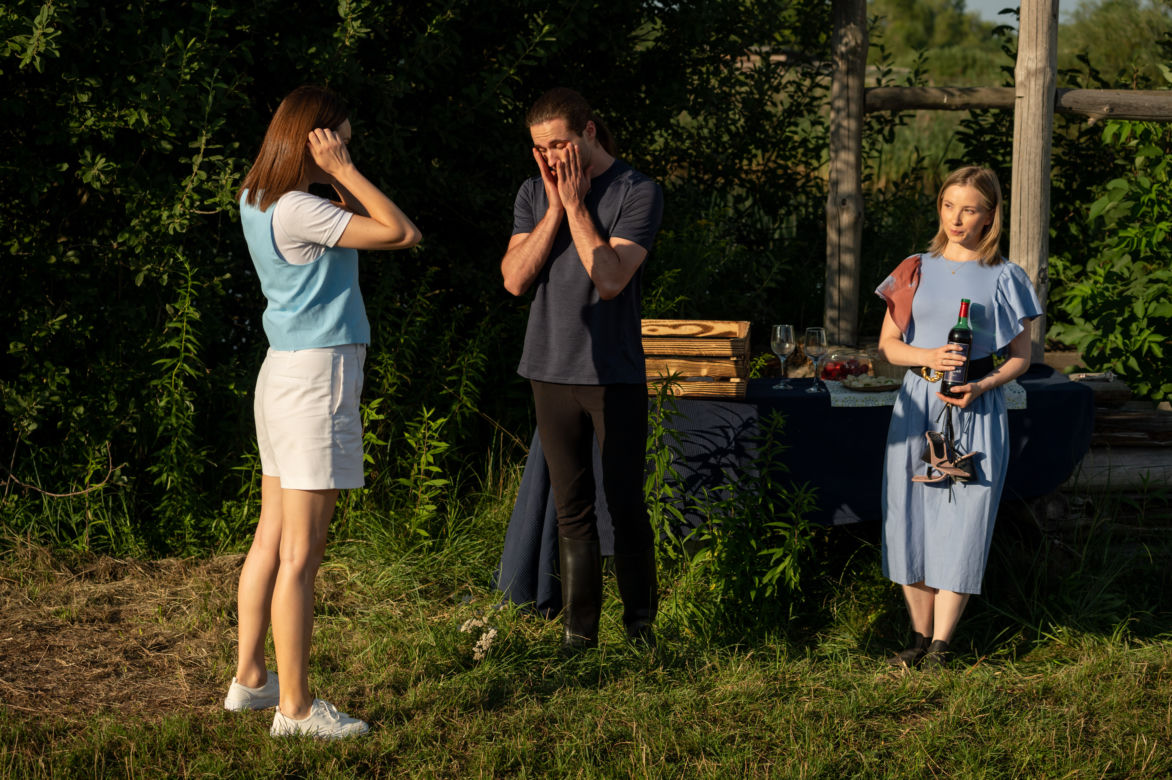 Barwy szczęścia, odcinek 2760: Sofia (Valeri Guliaieva), Cezary Rawicz (Marcel Opaliński), Natalia (Maria Dejmek)