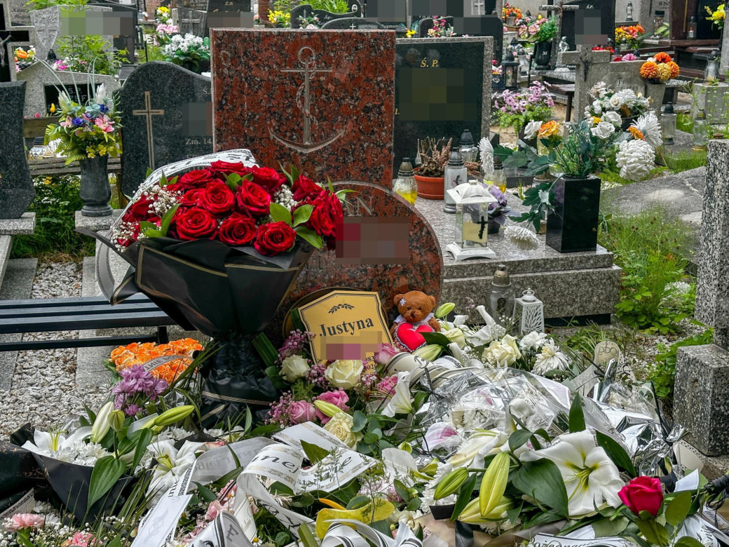 „Cycuś mamusi” z nożem w ręku. Justyna zginęła z ręki syna. Krew była nawet na klatce schodowej