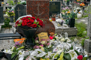 „Cycuś mamusi” z nożem w ręku. Justyna zginęła z ręki syna. Krew była nawet na klatce schodowej