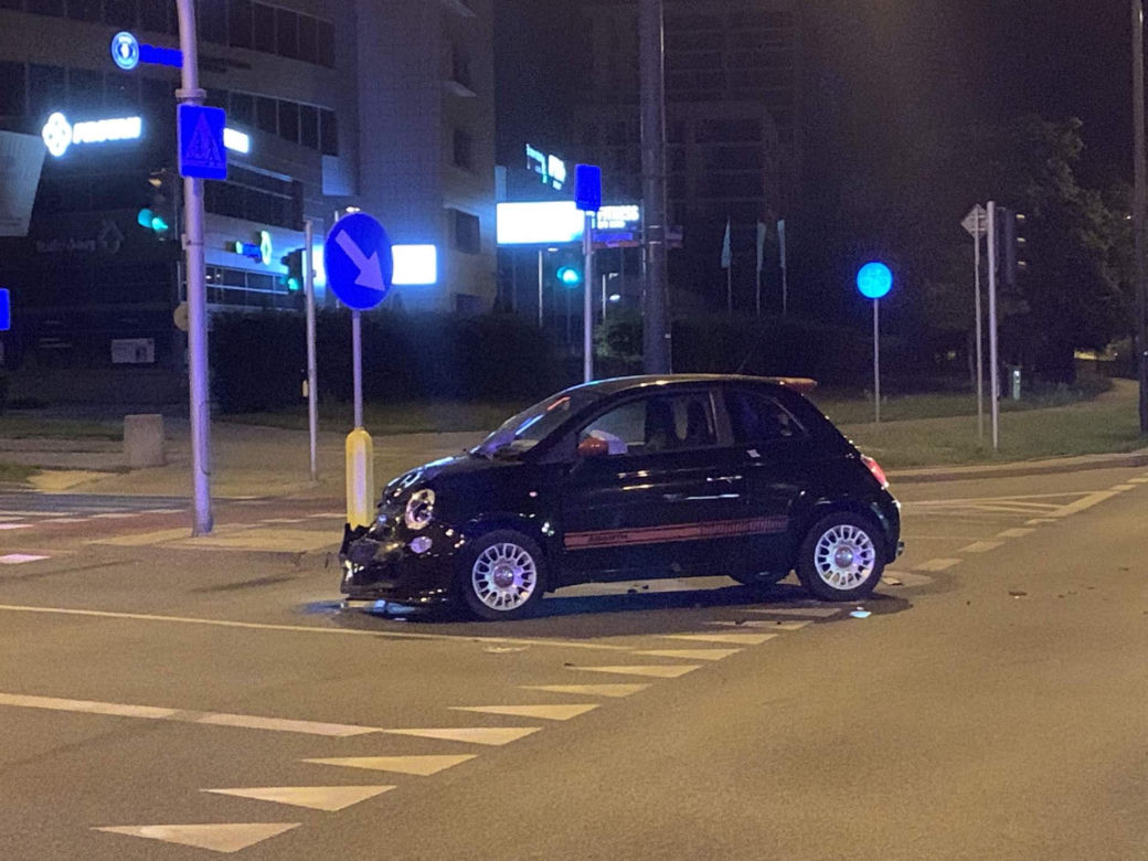 Wypadek drogowy, Warszawa, skrzyżowanie ul. Poligonowej z Ostrobramską