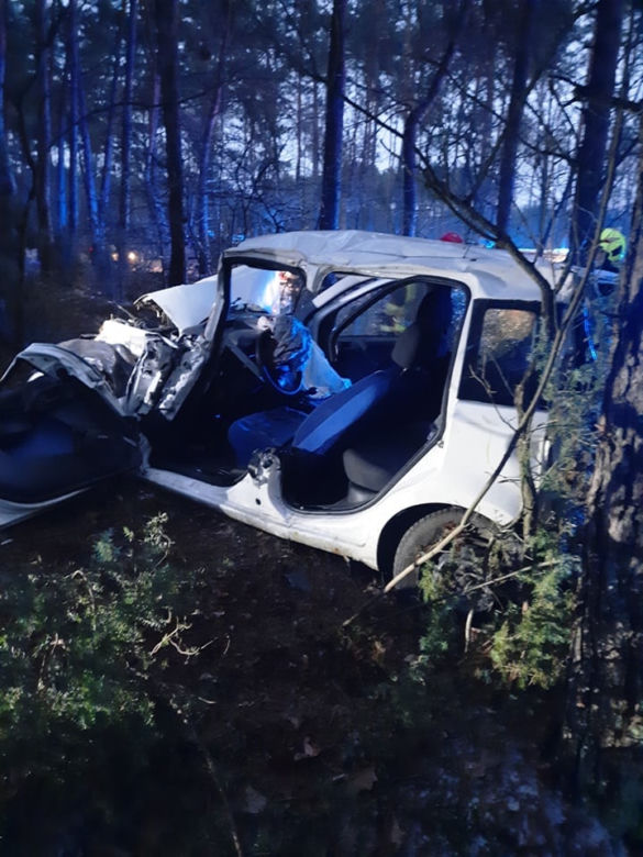Pięć osób w zmiażdzonych autach! 42-latka i 14-latka ciężko ranne. Lądowały dwa śmigłowce LPR! [WIDEO, ZDJĘCIA]