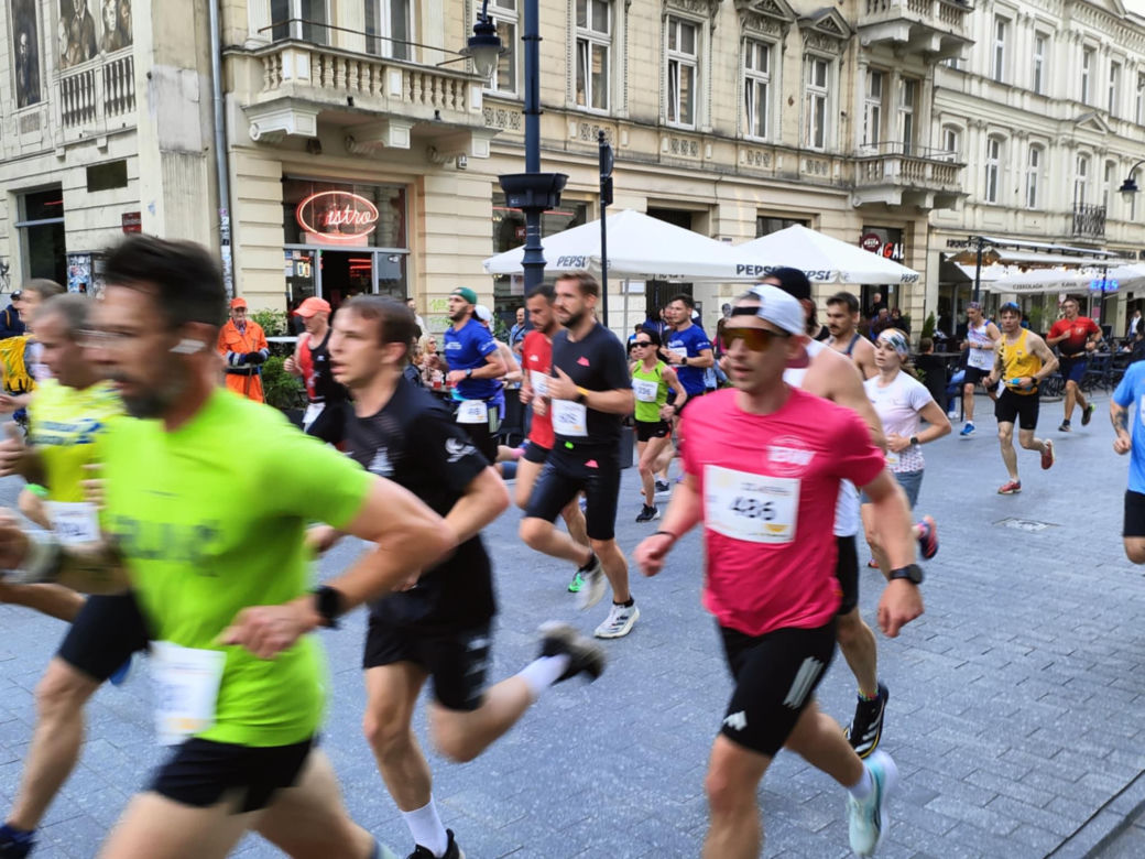 Rossmann Run 2025. Tłumy biegaczy wzięły udział w biegu ulicą Piotrkowską