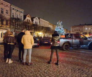 Świąteczny Zlot Amerykańskich Samochodów na Rynku w Lesznie