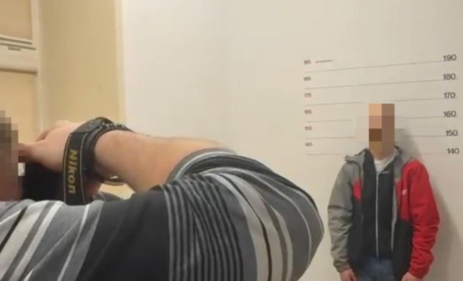 "Naznaczyli" młodego kibica symbolem swojej drużyny