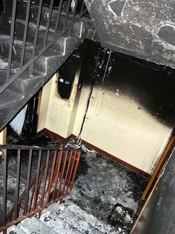 Pożar w bloku w Stalowej Woli. Mężczyzna wyskoczył na balkon niżej 