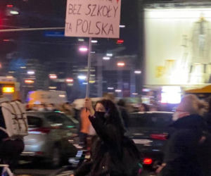 Protest kobiet na wesoło. Najlepsze hasła z banerów. Niektóre bawią do łez! [ZDJĘCIA]