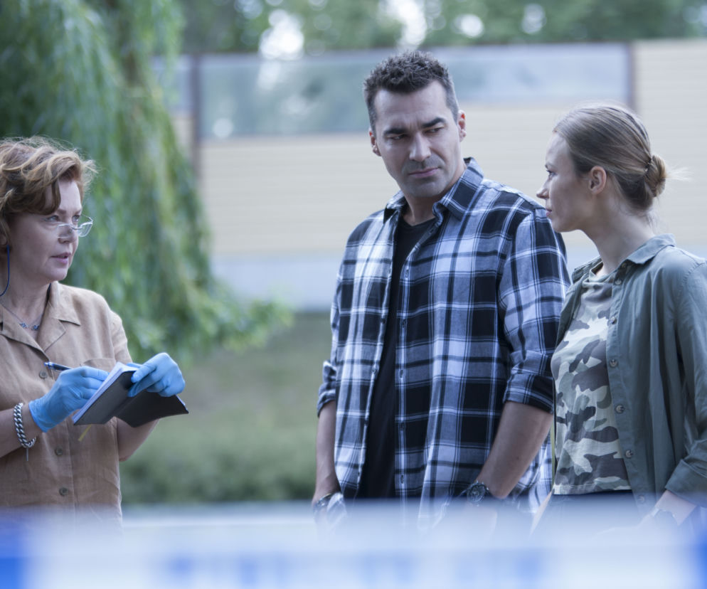 Łowcy cieni. Aldona Mrowiec (Elżbieta Panas), Klaudia Lasoń (Joanna Majstrak), Brunon Małecki (Wojciech Medyński) 