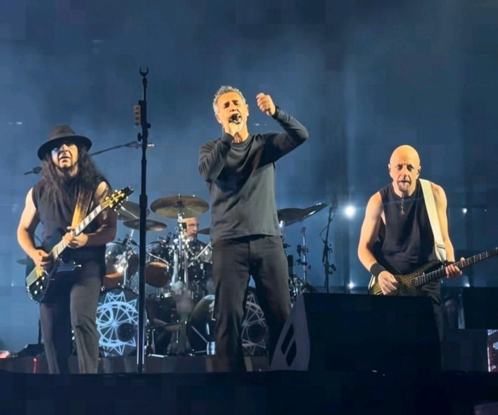 Zespół System Of A Down na scenie. O politycznym przekazie ukrytym w ich tekstach przeczytasz na EskaRock.