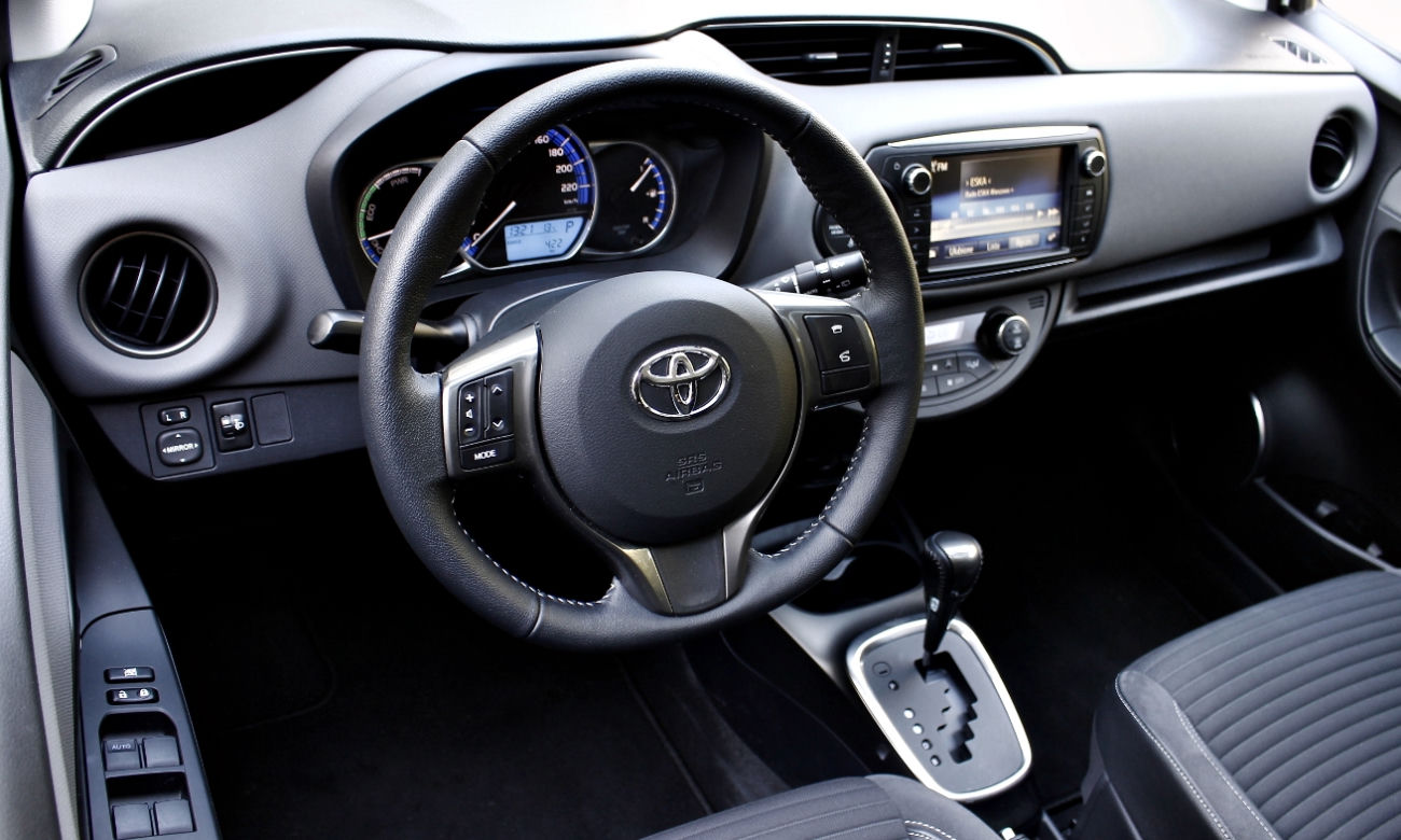Toyota Yaris Hybrid lifting 2014