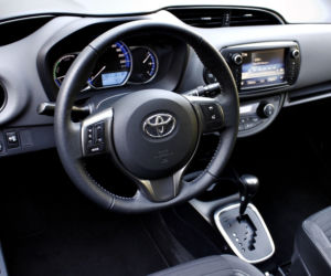 Toyota Yaris Hybrid lifting 2014