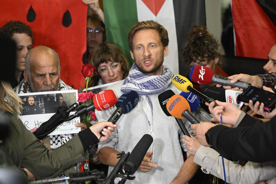 Poseł Sterczewski wrócił do Polski
