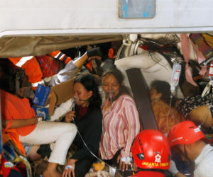 Indonezja/ Do 14 wzrosła liczba ofiar śmiertelnych kolizji pociągów, 84 osoby ranne