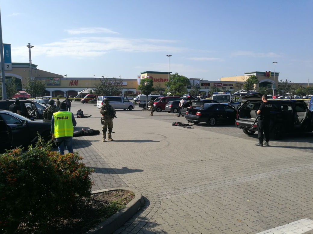 Wielka akcja policji i antyterrorystów na al. Pokoju w Krakowie