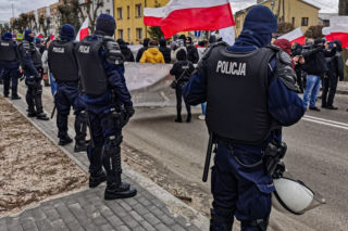 Marsz Pamięci Żołnierzy Wyklętych w Hajnówce. Skandowano: Bury nasz bohater, Cześć i chwała bohaterom