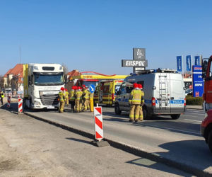 Dramatyczne potrącenie w Grudziądzu! Starszy mężczyzna został wciągnięty pod ciężarówkę [ZDJĘCIA]