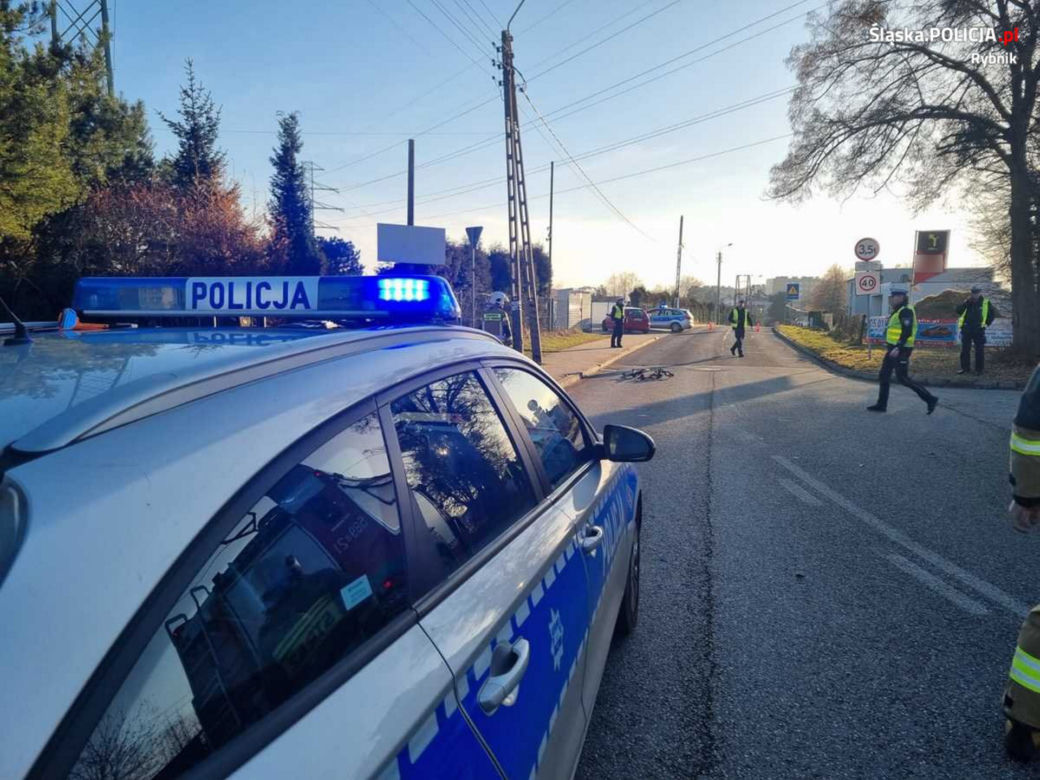 Łamią nam się serca. Brakuje słów. Nie potrafimy w to uwierzyć". Znany kolarz zginął podczas treningu. Osobówka wjechała w niego z impetem.