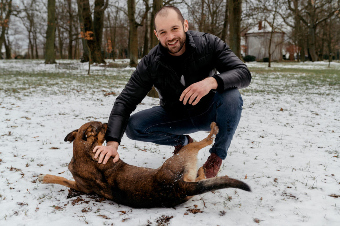 Stanisław z Wielkopolski w "Rolnik szuka żony" mieszka w pięknym dworku. Kim jest i czym się zajmuje?