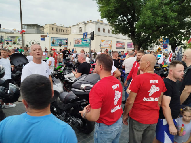 „Cześć i chwała bohaterom!”. Siedlczanie spotkali się w centrum miasta, by uczcić 82. rocznicę wybuchu Powstania Warszawskiego