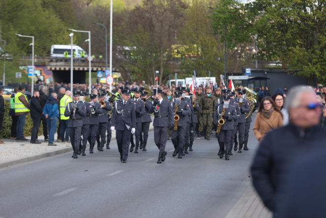 Polacy żegnają Łukasza Litewkę. Kondukt żałobny