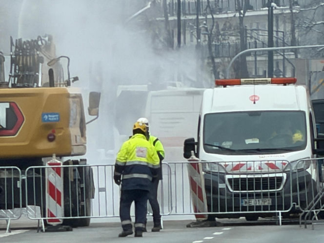 Pęknięta rura paraliżuje Wolę. Górczewska zamknięta na tydzień po awarii ciepłowniczej