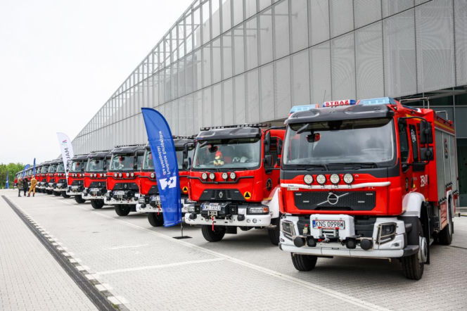 Nowe samochody trafiły dla strażaków ochotników.  Także z regionu sądeckiego