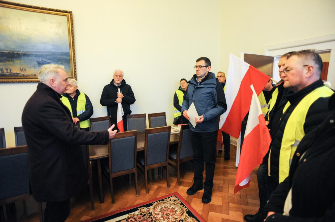   W całym kraju protesty ostrzegawcze rolników. Największy w Elblągu [ZDJĘCIA]