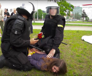 BŁASZCZAK! ZOSTAW POLICJĘ W SPOKOJU!