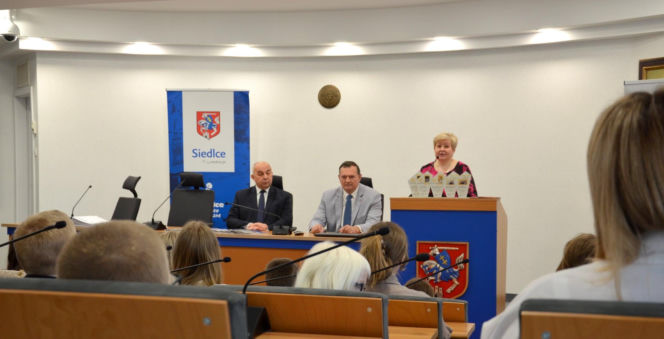 „Plastyczne Oscary” i mosty między pokoleniami. Wielki finał konkursów w ramach kampanii „Widzę – rozmawiam – reaguję” w Siedlcach