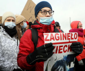 Pierwsze damy Jolanta Kwaśniewska i Anna Komorowska w Michałowie. Wzięły udział w akcji Matki na granicę
