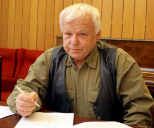 Marian Opania