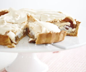 Tarta z bezą: PRZEPIS na pyszną tartę bezową
