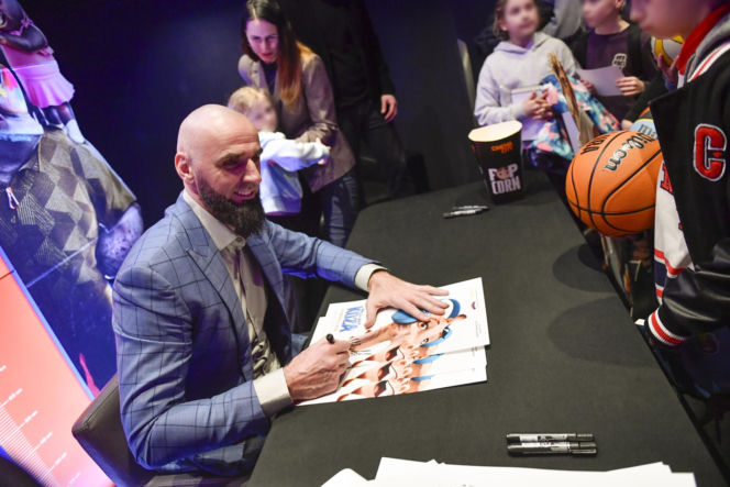 Marcin Gortat i inne gwiazdy na pokazie