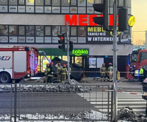 Zginął mały chłopiec. W miejscu tragedii zapłonęły znicze. Warszawa wstrząśnięta wypadkiem na Grochowskiej