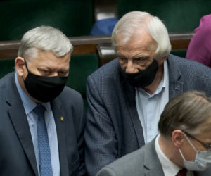 Tak maseczkę w Sejmie nosił Ryszard Terlecki. Teraz ma koronawirusa