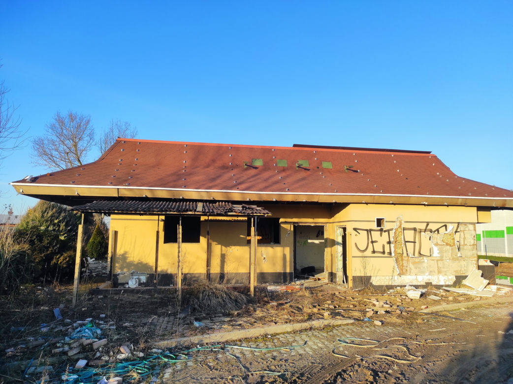 McDonald's jak z horroru w sercu Polski. Aż ciężko go rozpoznać! Co tam się stało?