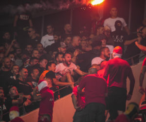 Zadyma na meczu OCG Nice - FC Koln 