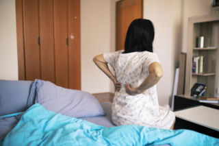 Wybór materaca dla seniora. Od tej decyzji może zależeć komfortowy sen i poranki bez bólu